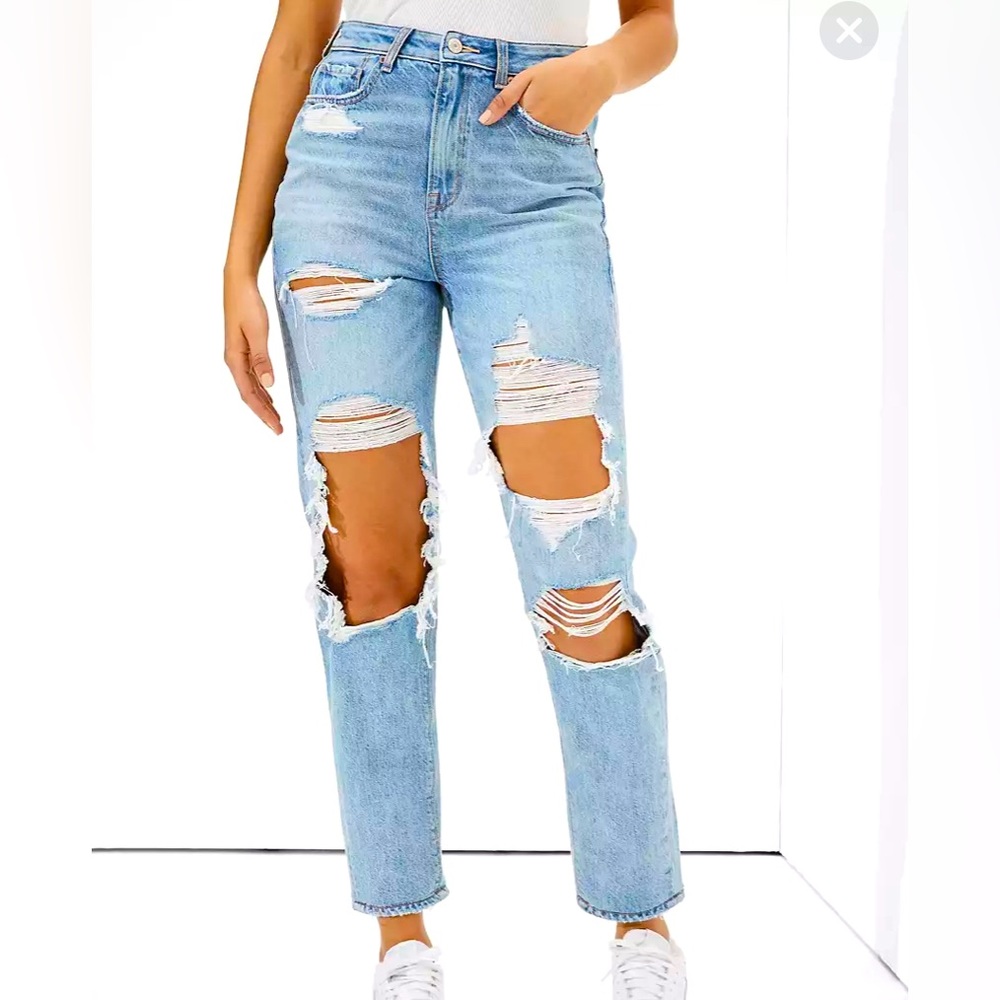 american eagle high waisted mom jeans. size 2 short!